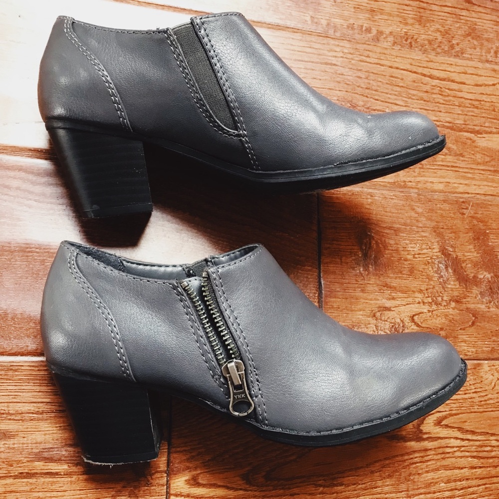 Bass Ankle Boots in Gray like new